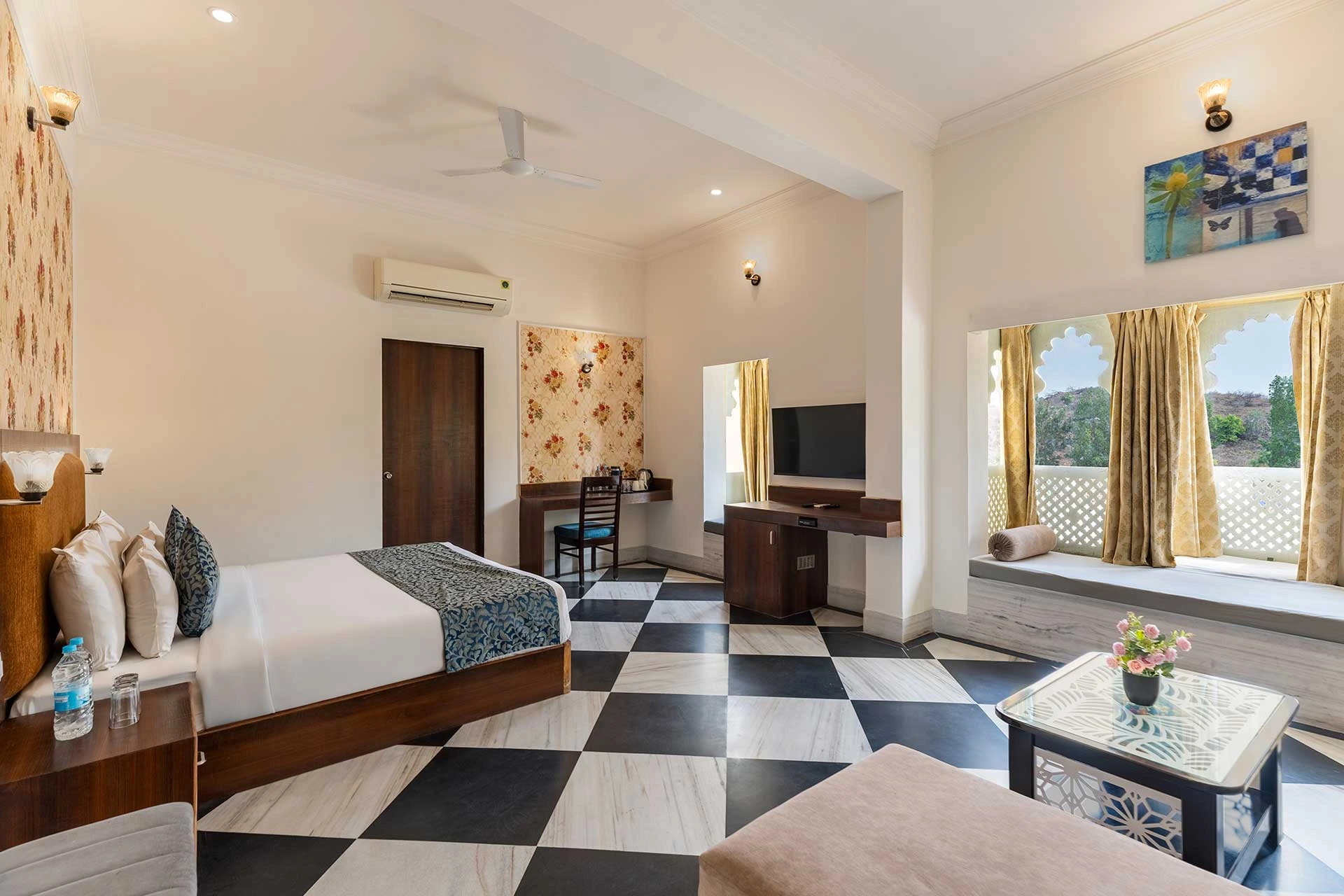 Cottage Rooms with Balcony